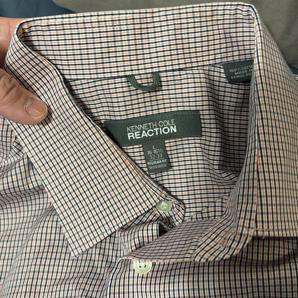 KENNETH COLE REACTION MENS BUTTON DOWN COLLARED LARGE. SALMON NAVY
